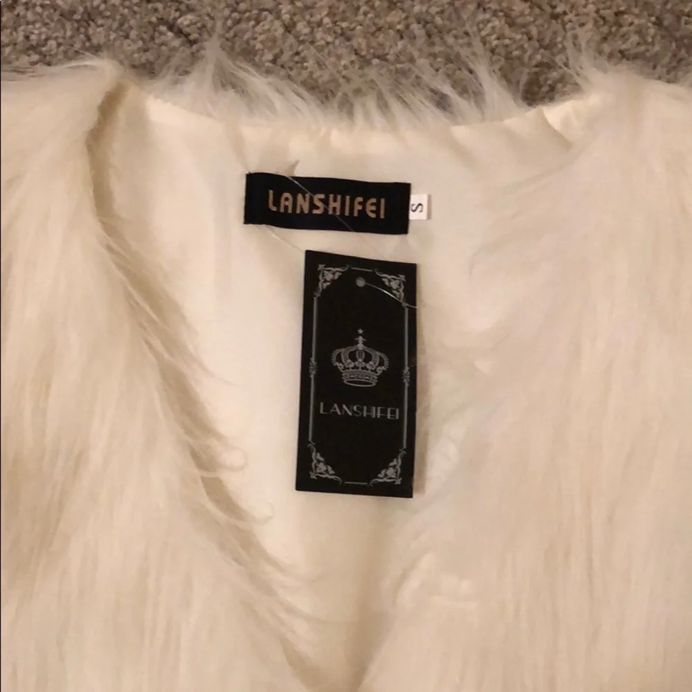 Faux fur vest‎